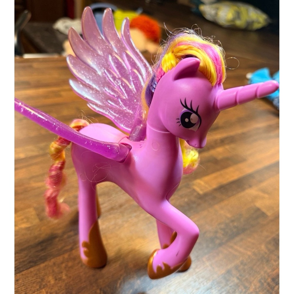 2011 My Little Pony "wedding day" talking princess cadance. G4 talking signing